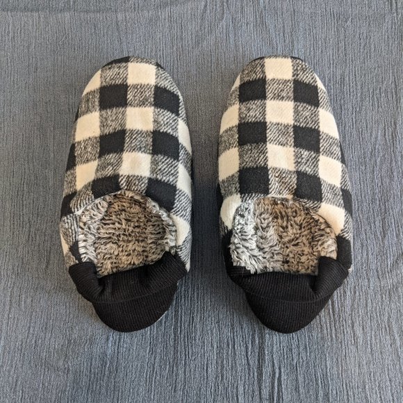 Old Navy Buffalo Plaid Slippers - NWOT - Picture 1 of 4